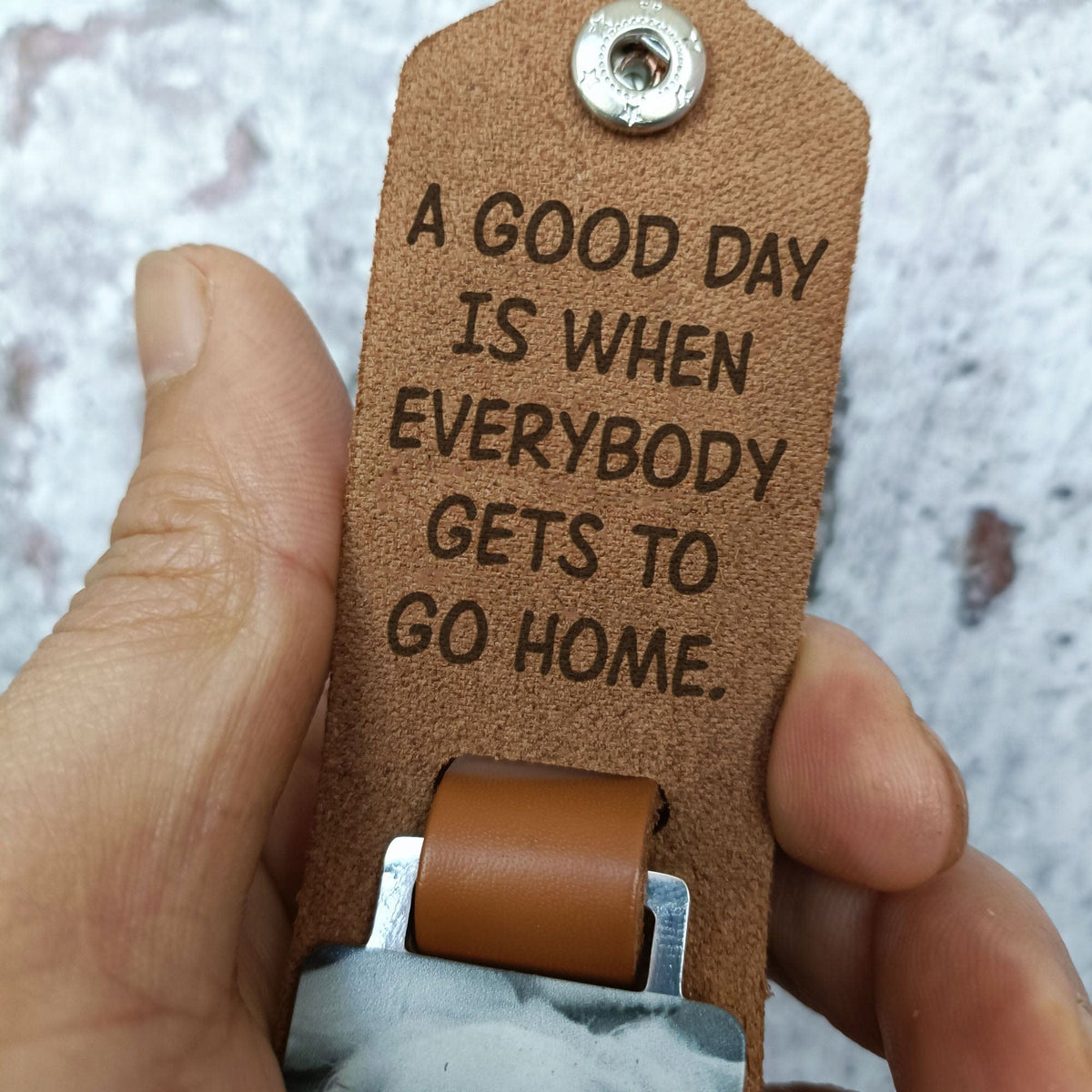 GeckoCustom A Good Day Is When Everybody Gets To Go Home Family Vintage Leather Photo Keychain C255