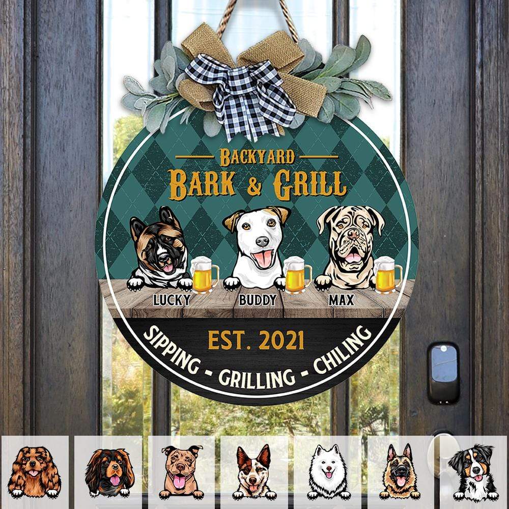GeckoCustom Backyard Bark & Grill Dog Wooden Door Sign With Wreath, Dog Lover Gift, Dog Door Hanger HN590